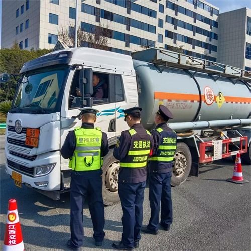 宜春市交通運輸執法支隊 守護旅客平安回家路，保障城市配送運輸服務